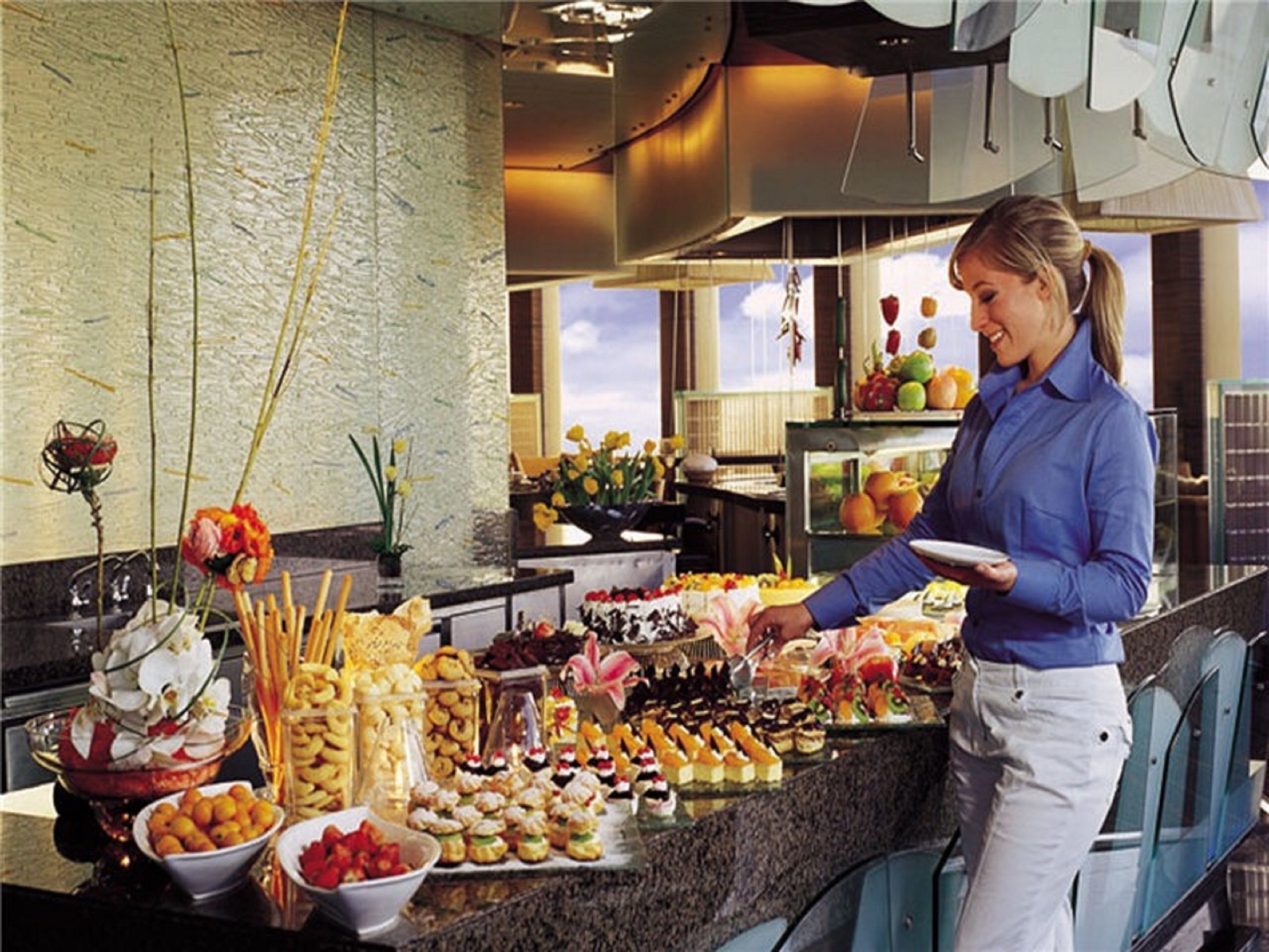 daily buffet breakfast (cny 193 per person)