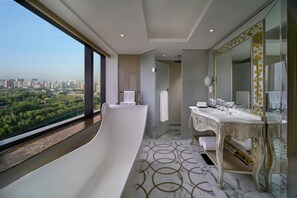 Hypo-allergenic bedding, minibar, in-room safe, desk - The Kunlun Beijing (Beijing)
