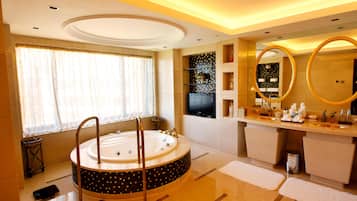 เรนชาวเวอร์, ของใช้ในห้องน้ำระดับพรีเมียม, ไดร์เป่าผม, เสื้อคลุมอาบน้ำ