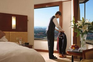 In-room safe, desk, iron/ironing board, free cribs/infant beds - Capital Hotel (Beijing)