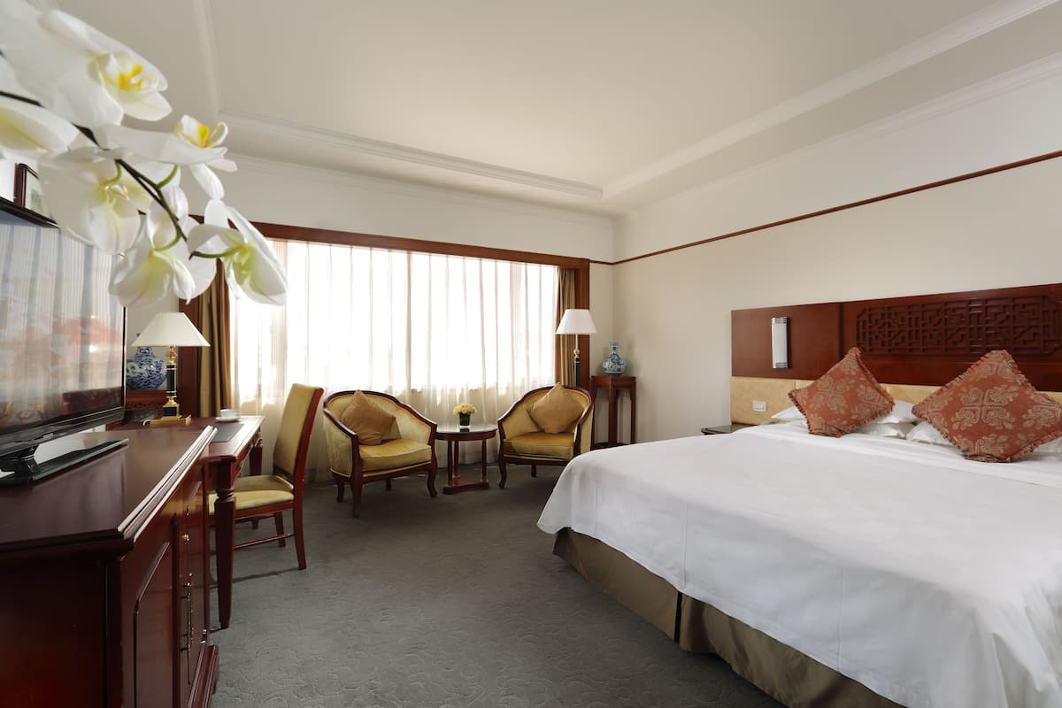 In-room safe, desk, iron/ironing board (on request), cribs (free)