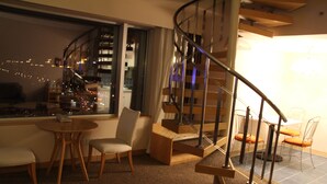 Suite | Minibar, pengeskab på værelset, mørklægningsgardiner