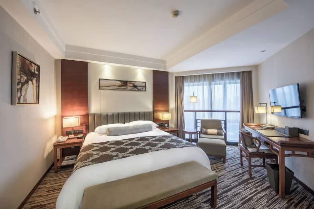 Blackout curtains, free WiFi, bed sheets