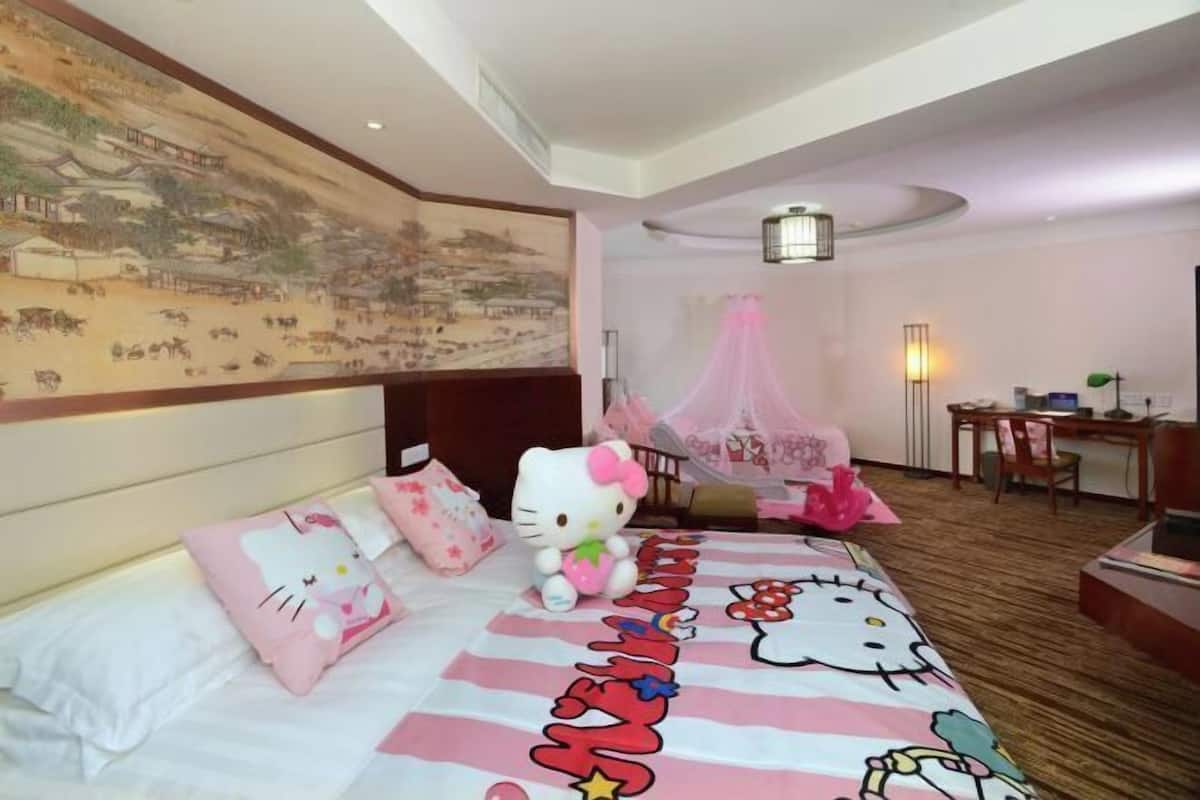 Blackout curtains, free WiFi, bed sheets