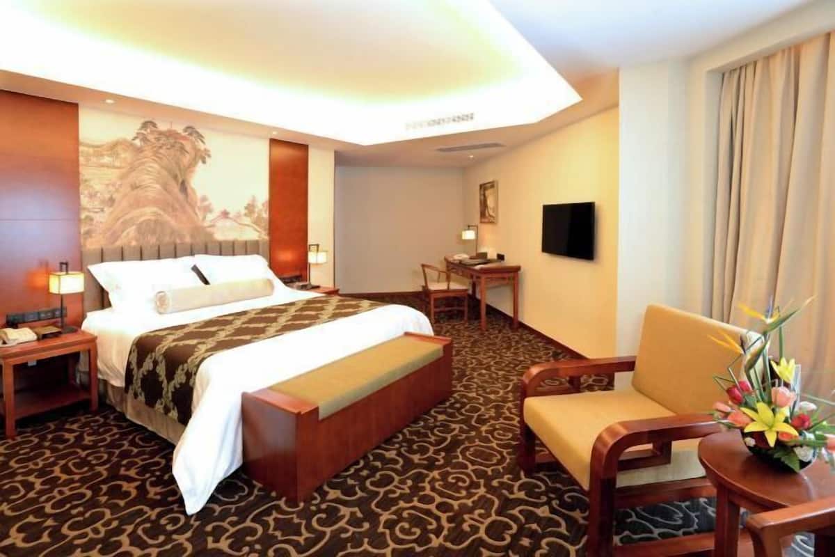 Blackout curtains, free WiFi, bed sheets