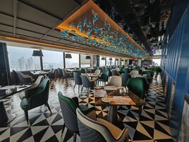 3 restaurantes: opção de café da manhã, almoço e jantar
