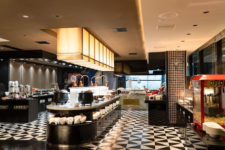 3 restaurants, breakfast, lunch, dinner served; Chinese cuisine