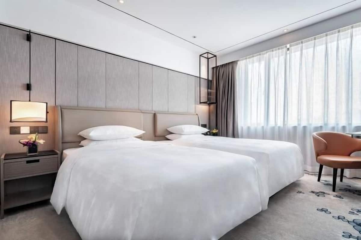 1 bedroom, in-room safe, desk, blackout drapes