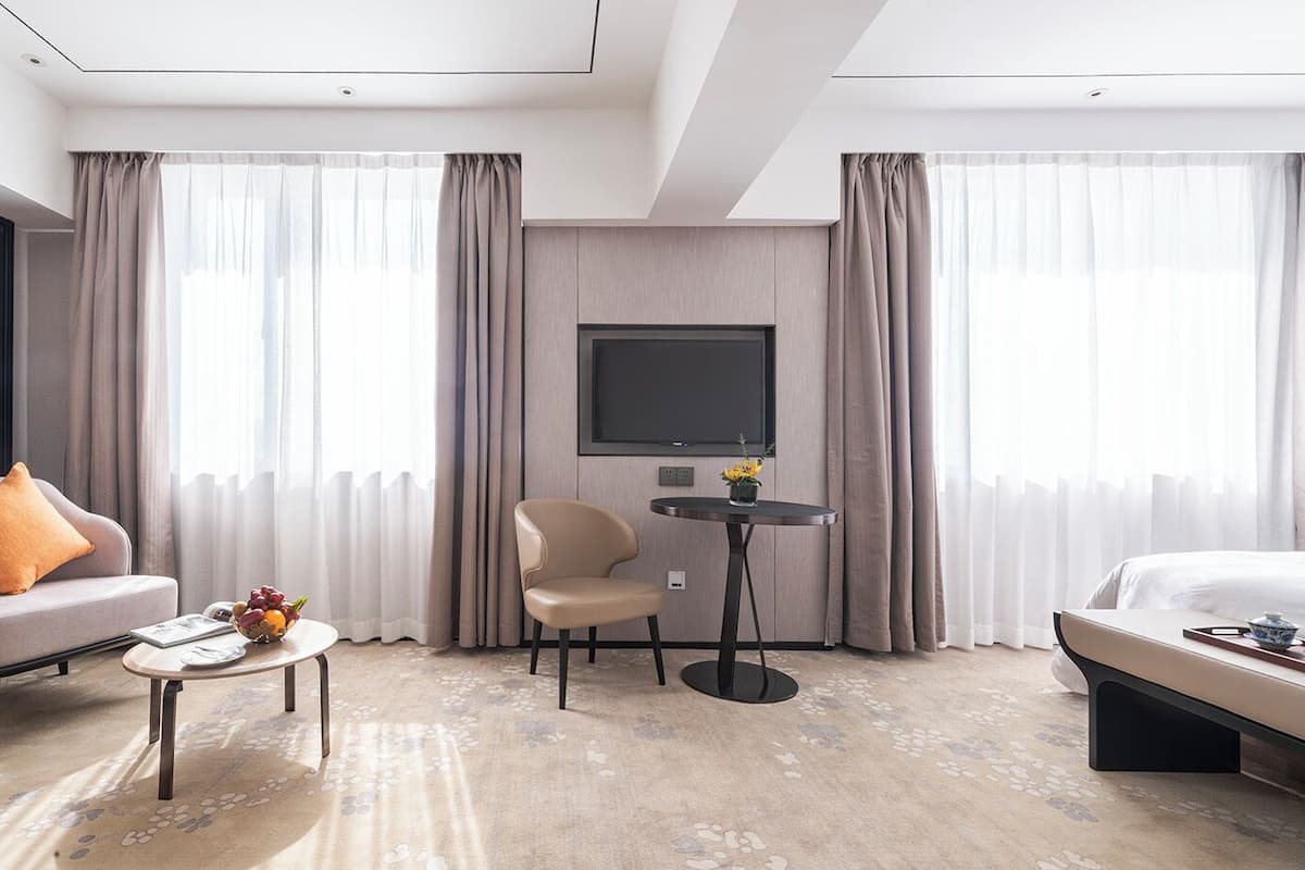 Quarto premier | 1 quarto, cofres nos quartos, escrivaninha, cortinas blackout