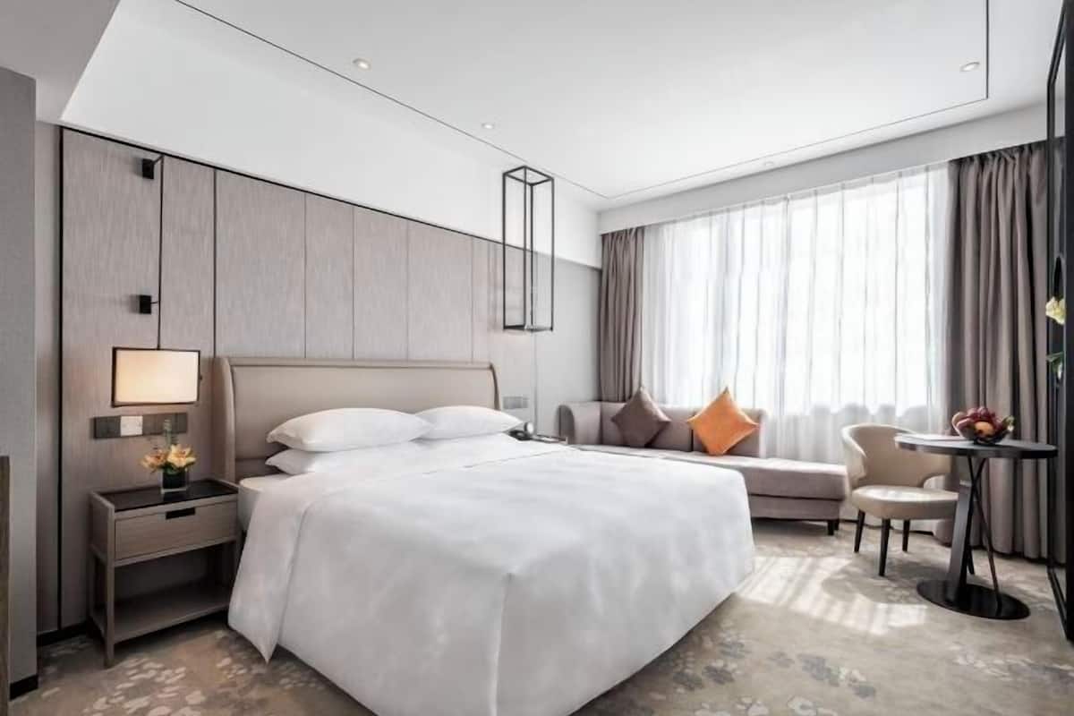 1 bedroom, in-room safe, desk, blackout drapes