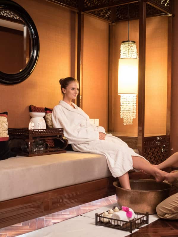 Couples treatment room(s), sauna, hot tub, steam room, body treatments