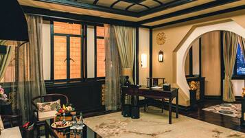 Nine Nation Suite | Living area | 37-inch flat-screen TV with satellite channels, Smart TV, iPod dock