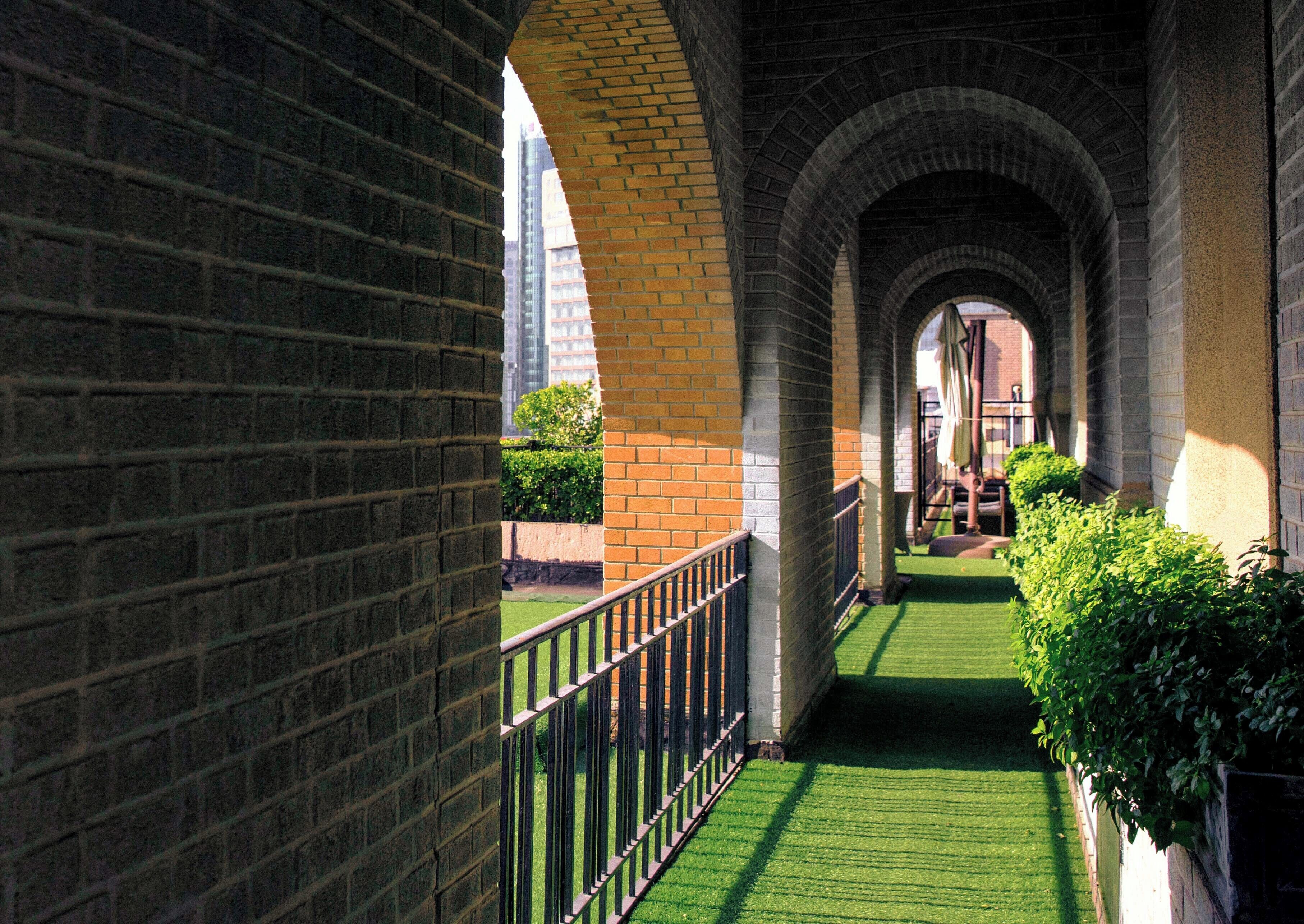 4 restaurants, breakfast, lunch, dinner served; chinese cuisine