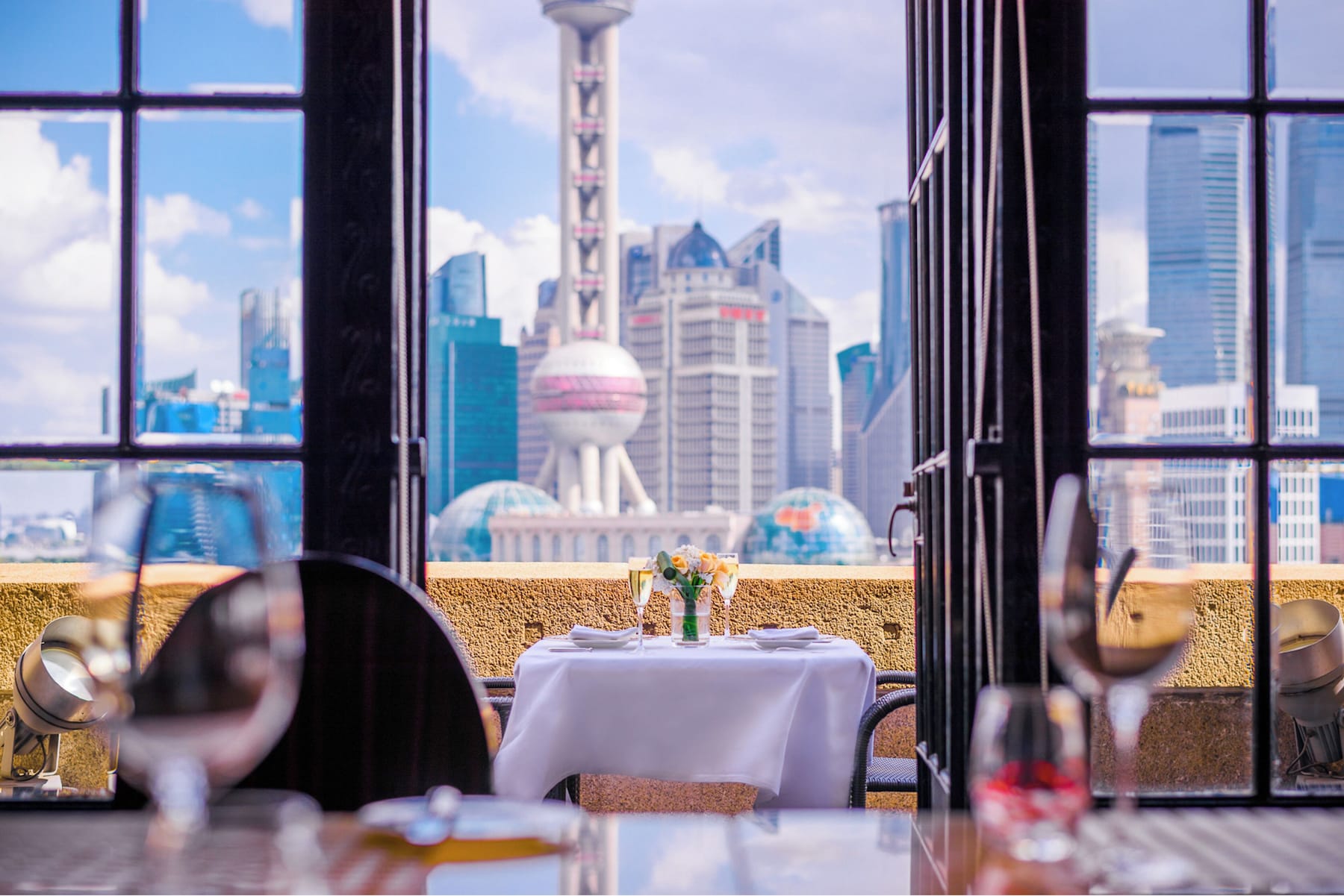 4 restaurants; breakfast, lunch, dinner, and brunch served