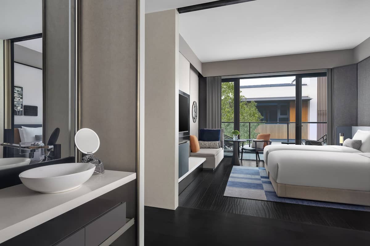 Een minibar, een kluis op de kamer, individueel gedecoreerd