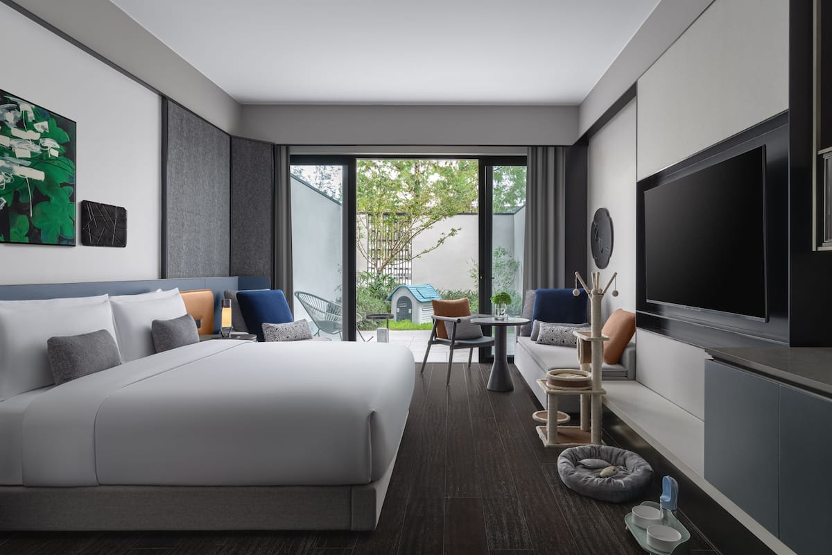 Room, 1 King Bed (Essential Outdr Lvng Area Pet Frndly) | Minibar, in-room safe, individually decorated, individually furnished