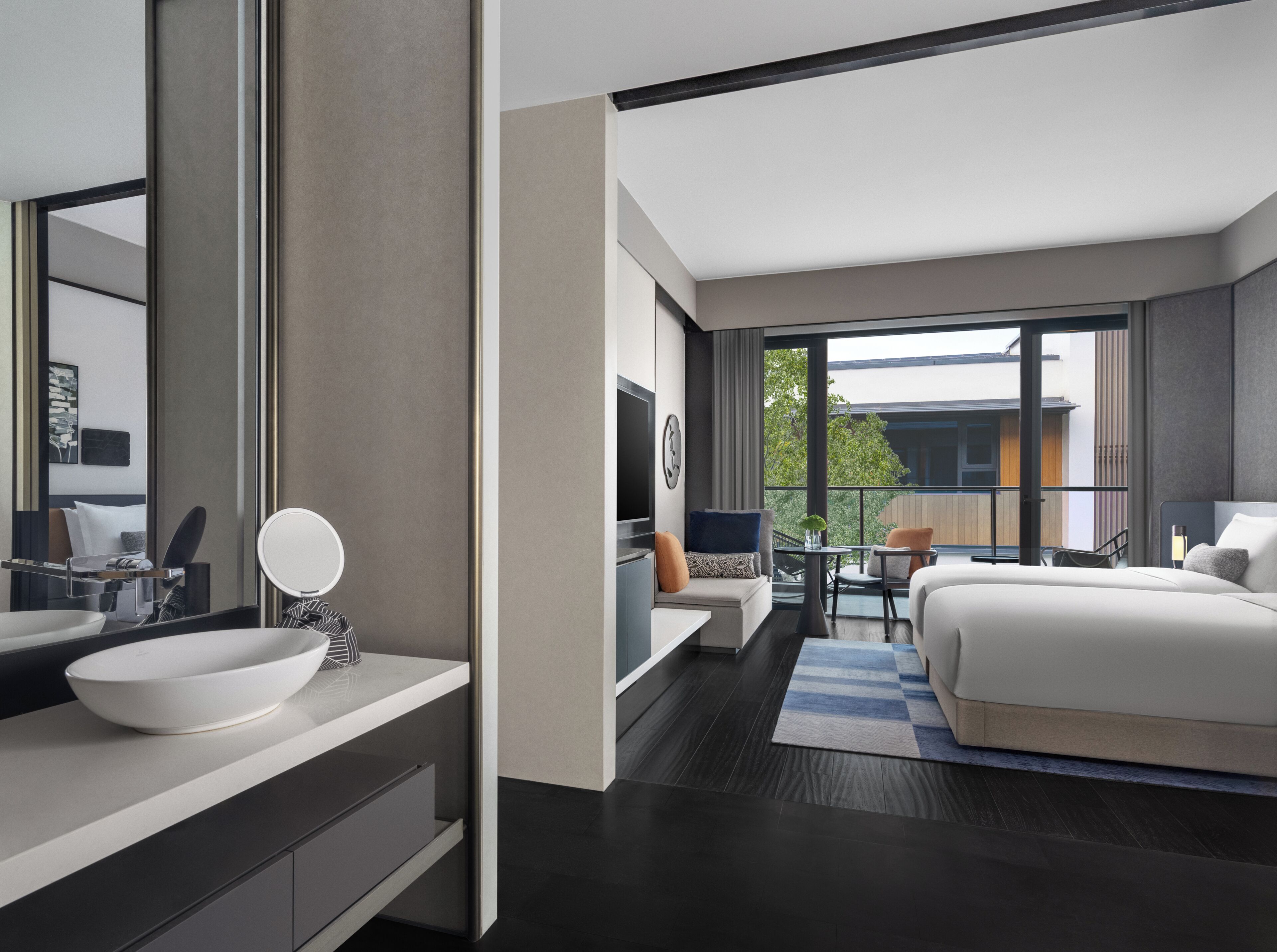 Minibar, in-room safe, individually decorated, individually furnished