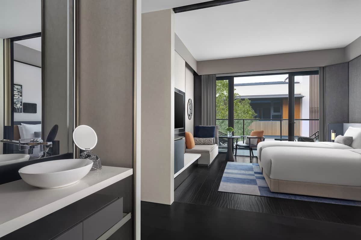 Minibar, in-room safe, individually decorated, individually furnished