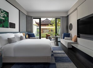 Chambre, 1 très grand lit (Essential Outdoor Living Area) | Minibar, coffre-fort, décor unique, ameublement unique