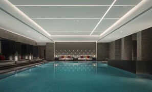 Una piscina cubierta