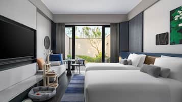 Habitación, varias camas (Essential Outdr Lvng Area Pet Frndly) | Minibar, caja de seguridad en la habitación y decoración personalizada