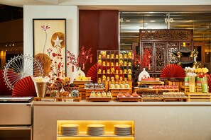 4 restaurants; breakfast, lunch, dinner, and brunch served - Pan Pacific Suzhou (Suzhou)