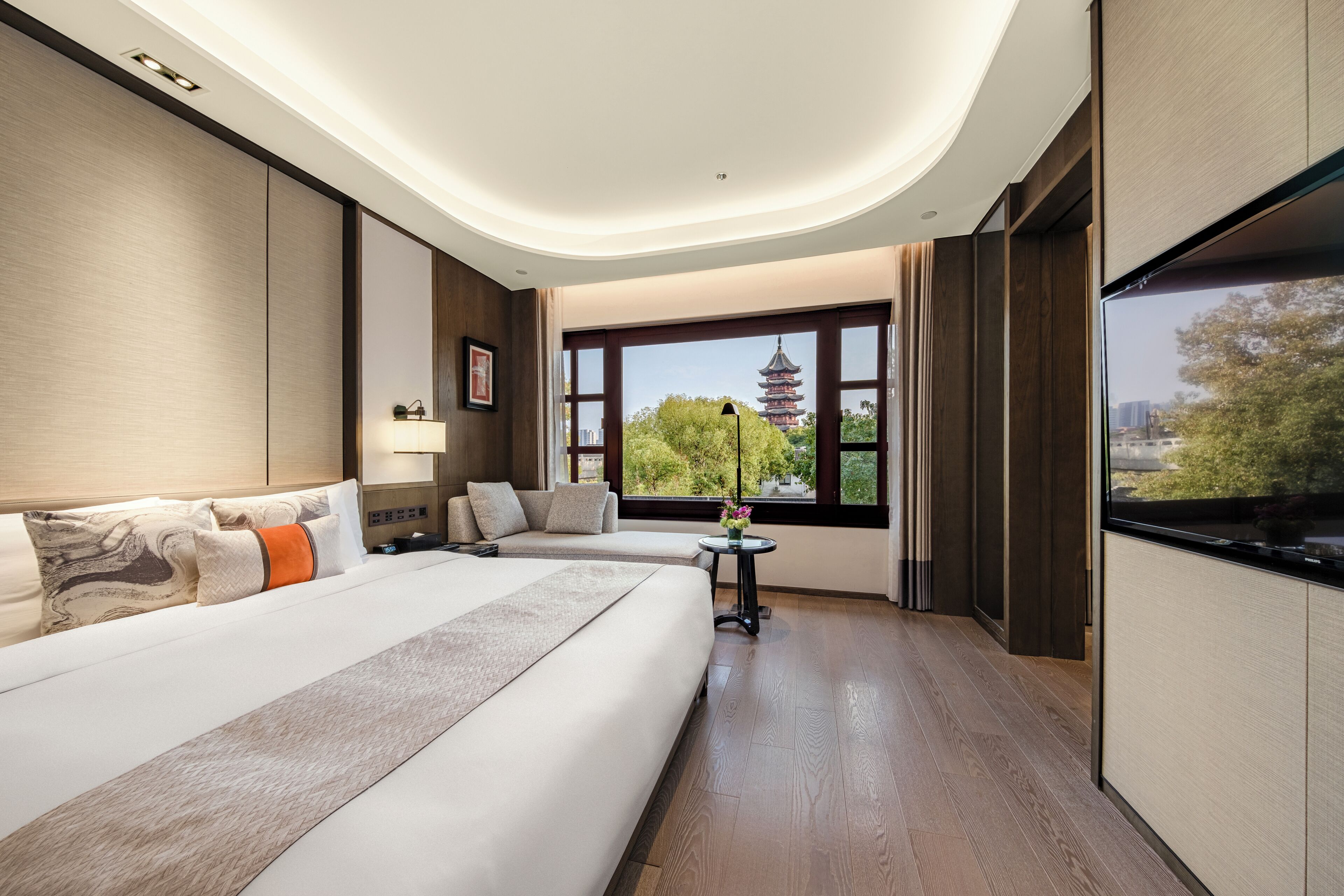 ห้องพรีเมียร์สวีท, เตียงคิงไซส์ 1 เตียง, ระเบียง | ผ้านวมขนเป็ด, มินิบาร์, ตู้นิรภัยในห้องพัก, ผ้าม่านกันแสง