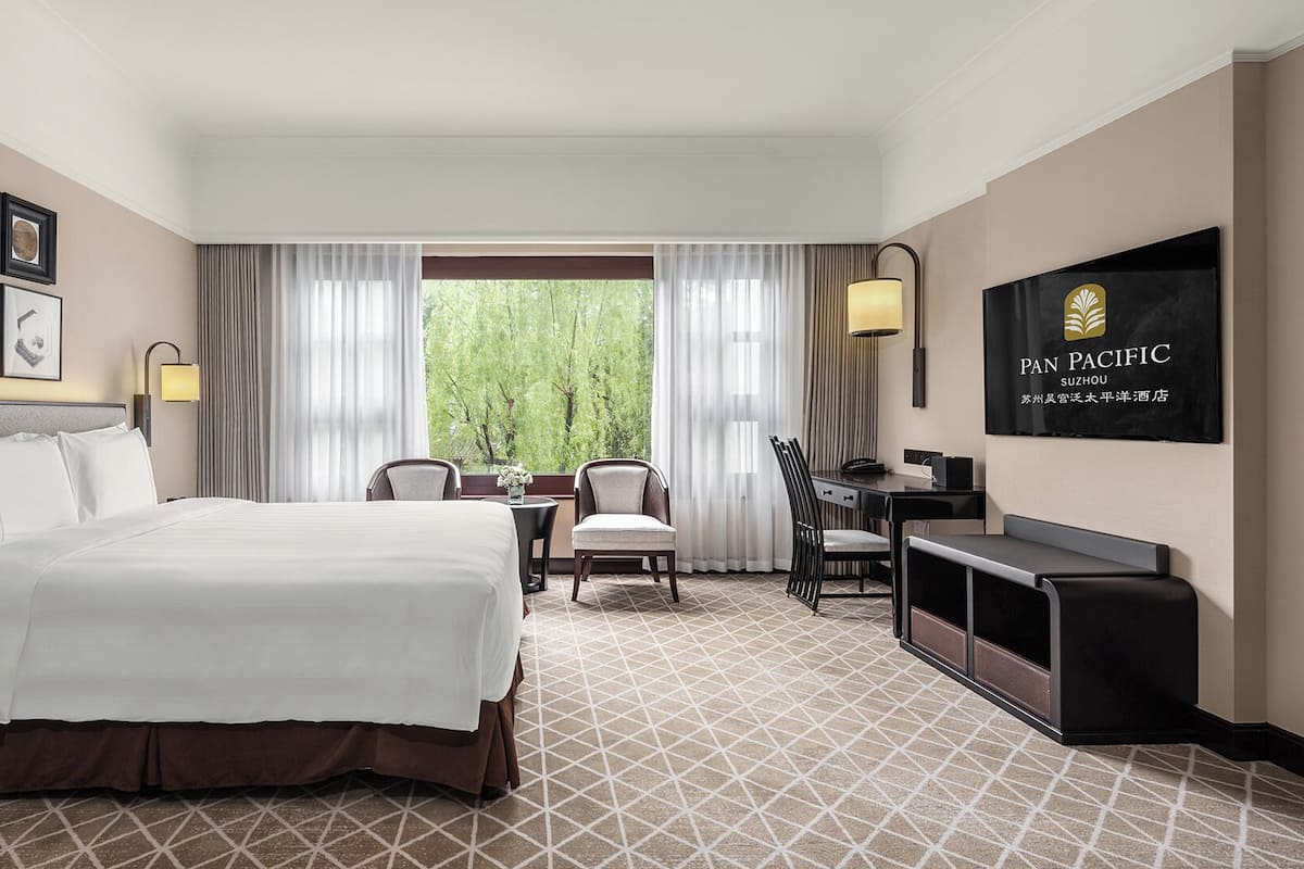 Premier kamer, 1 kingsize bed | 2 slaapkamers, donzen dekbedden, een minibar, een kluis op de kamer