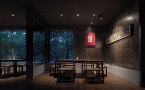 4 restaurants, breakfast, lunch, dinner served; international cuisine 