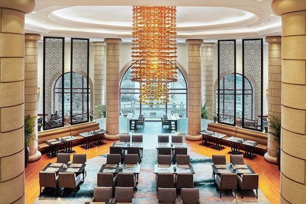 4 restaurants, breakfast, lunch, dinner served; international cuisine