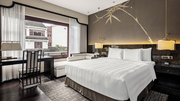 Premier King | Down comforters, minibar, in-room safe, blackout drapes - Pan Pacific Suzhou (Suzhou)