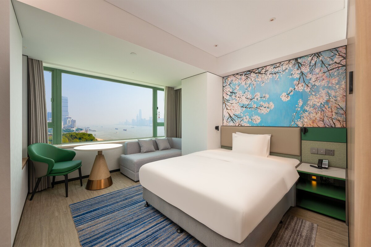 Phòng Premium, 1 giường cỡ queen, quang cảnh sông (High Floor) | Chăn bông, minibar với thức ăn, đồ uống miễn phí, két bảo mật tại phòng 