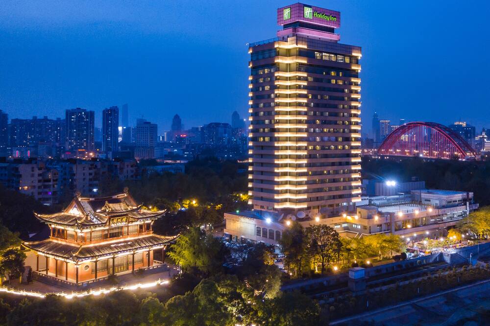 Holiday Inn Riverside Wuhan, an IHG Hotel