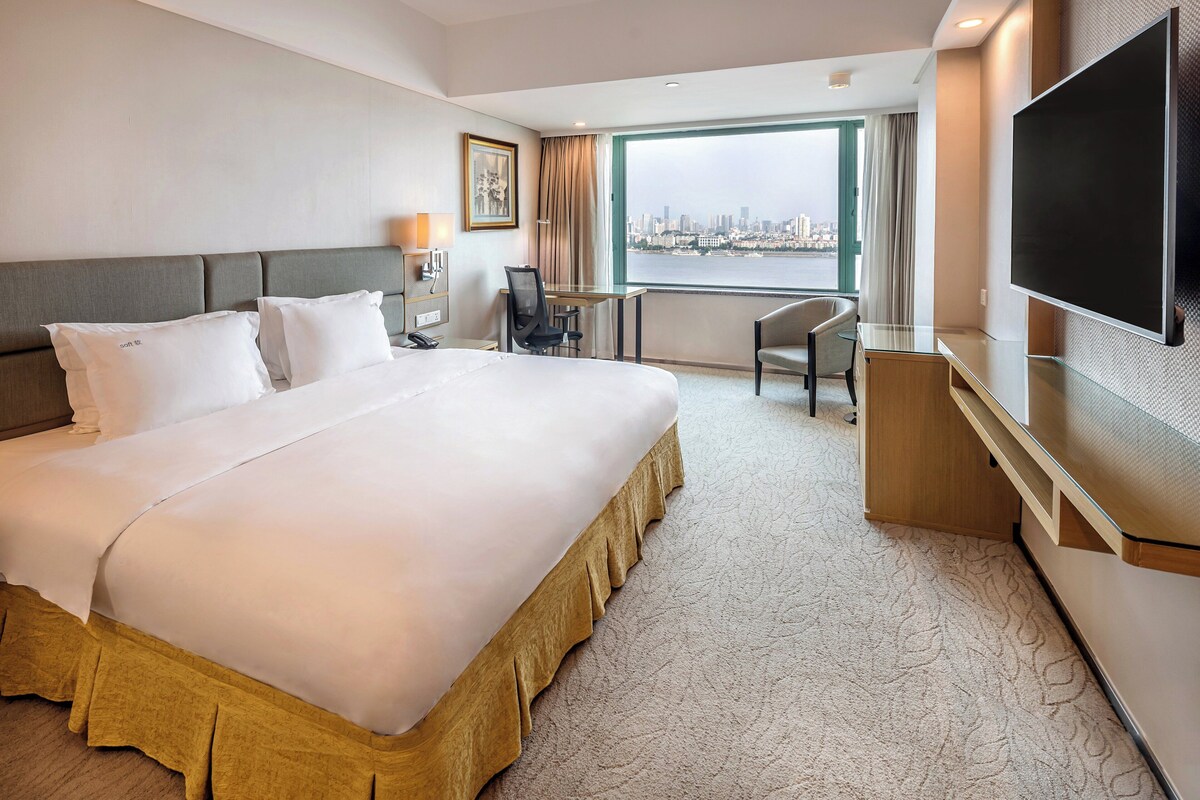 Phòng Premium, 1 giường cỡ king, quang cảnh sông | Chăn bông, minibar với thức ăn, đồ uống miễn phí, két bảo mật tại phòng
