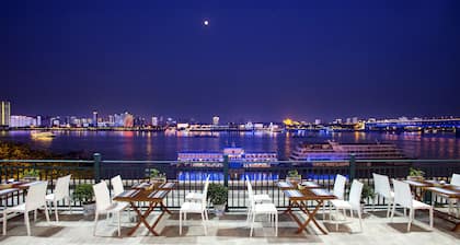 Holiday Inn Riverside Wuhan by IHG