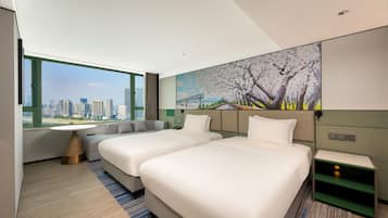特級客房, 2 張單人床, 城市景 (High Floor) | 迷你吧贈品、房內夾萬、書桌、熨斗/熨衫板