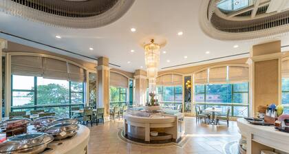 Holiday Inn Riverside Wuhan by IHG