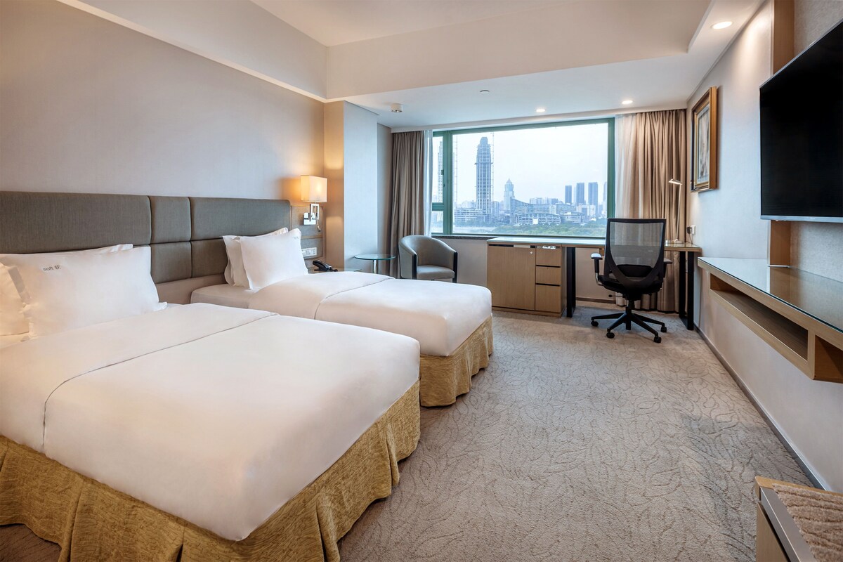 Phòng Premium, 2 giường đơn, quang cảnh sông | Chăn bông, minibar với thức ăn, đồ uống miễn phí, két bảo mật tại phòng
