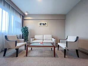 Couette en duvet d'oie, coffres-forts dans les chambres, bureau
