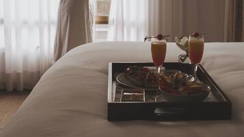 Suite, 1 habitación | Sábanas de algodón egipcio, ropa de cama de alta calidad y minibar