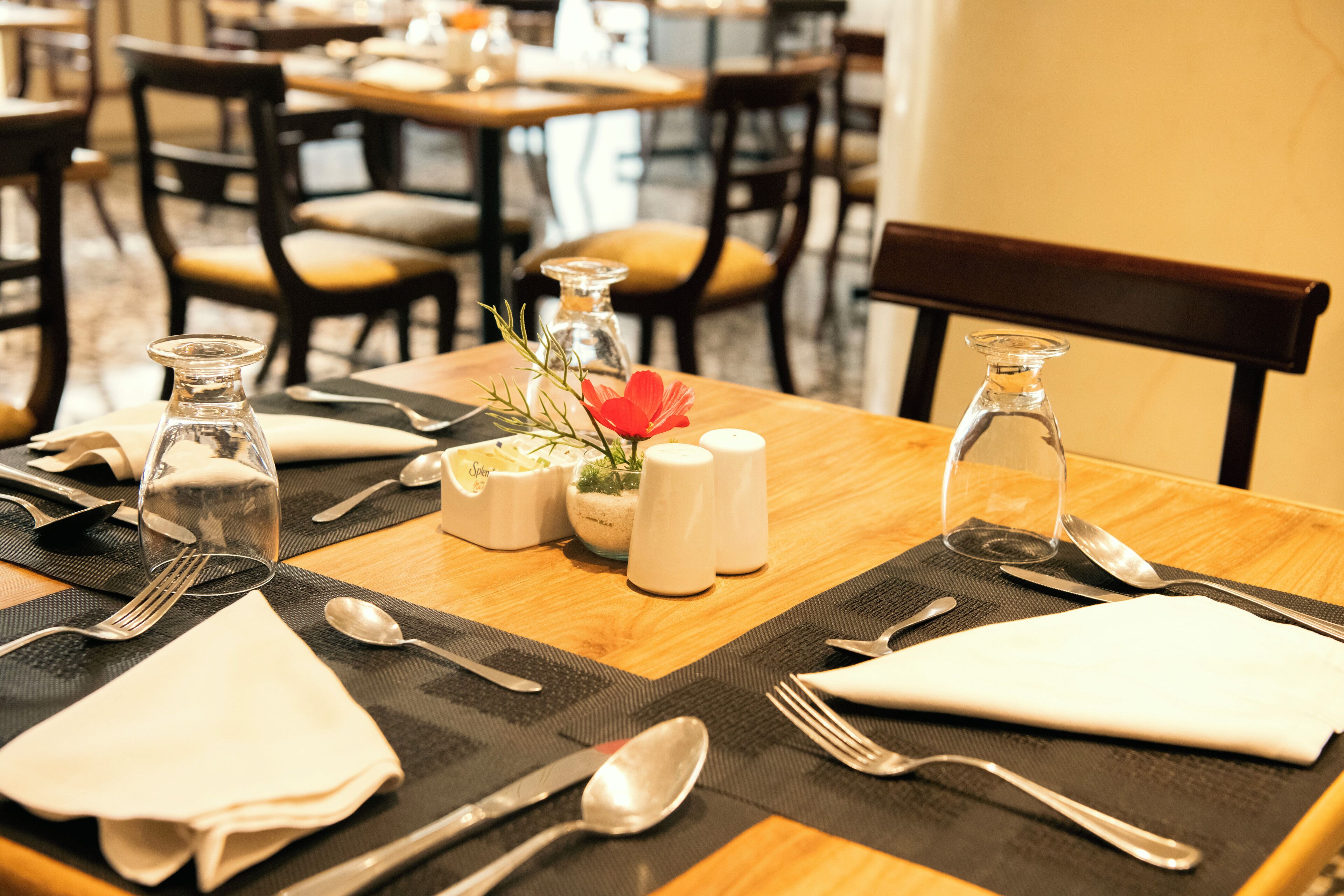 Breakfast, lunch, dinner served; international cuisine 