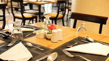 Breakfast, lunch, dinner served; international cuisine