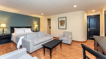 Superior dubbelrum - 1 queensize-sÀng - utsikt mot staden | SÀngtillbehör av högsta kvalitet och vÀrdeförvaringsskÄp pÄ rummet