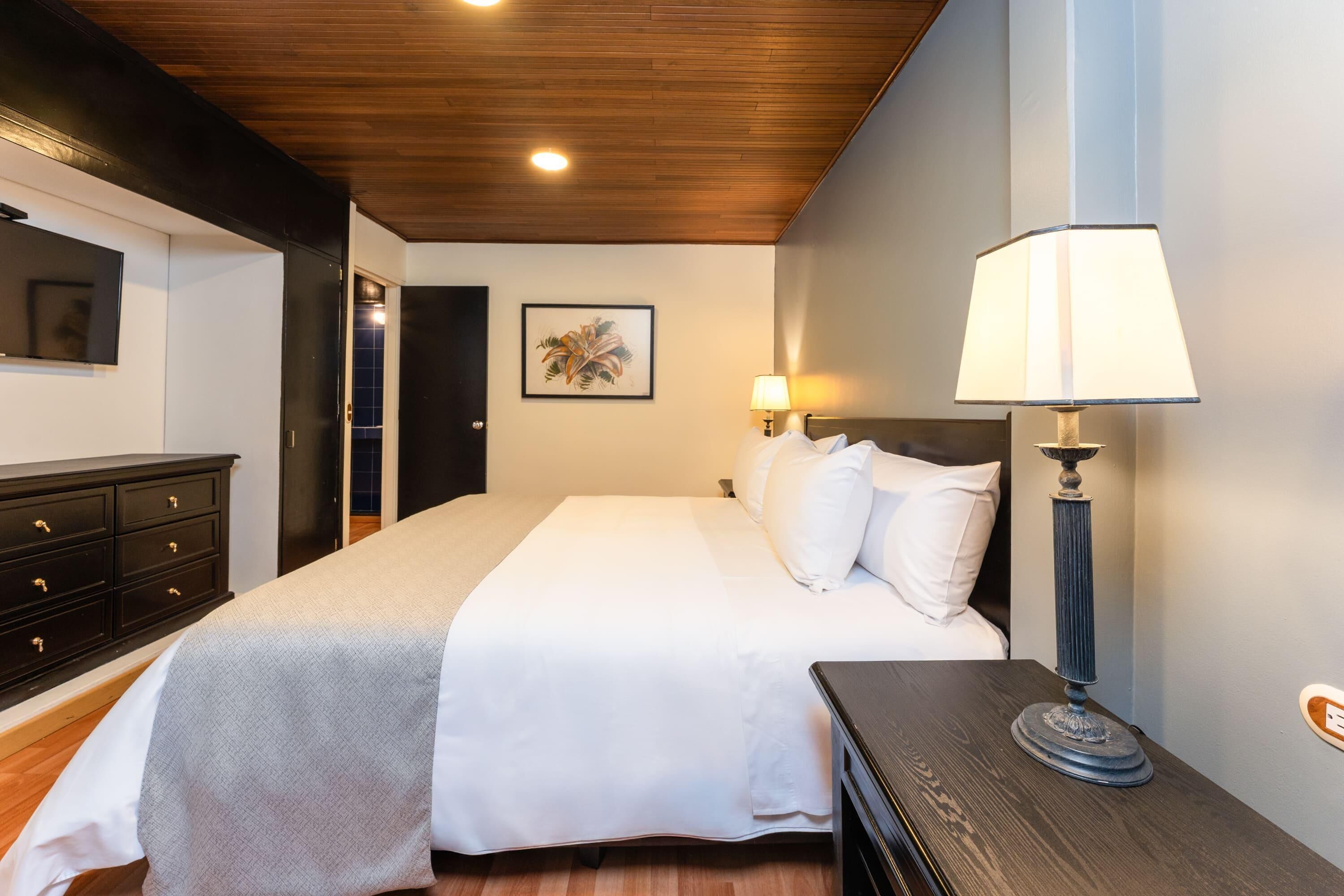 Premium bedding, in-room safe, desk, free cots/infant beds