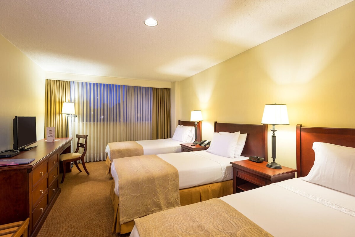1 bedroom, premium bedding, in-room safe, desk