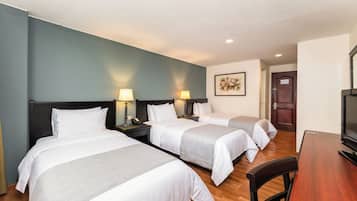 Standard trippelrum | SÀngtillbehör av högsta kvalitet och vÀrdeförvaringsskÄp pÄ rummet