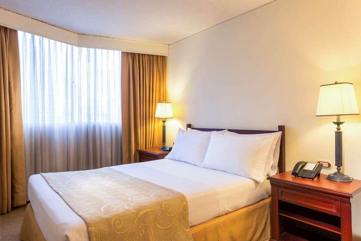 1 bedroom, premium bedding, in-room safe, desk