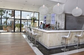 3 Bars/Lounges, Bar im Pool, Poolbar, Strandbar