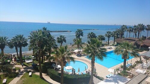 Palm Beach Hotel & Bungalows
