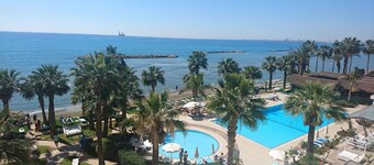 Palm Beach Hotel & Bungalows